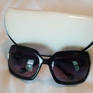 Jessica Simpson Sunglasses with case